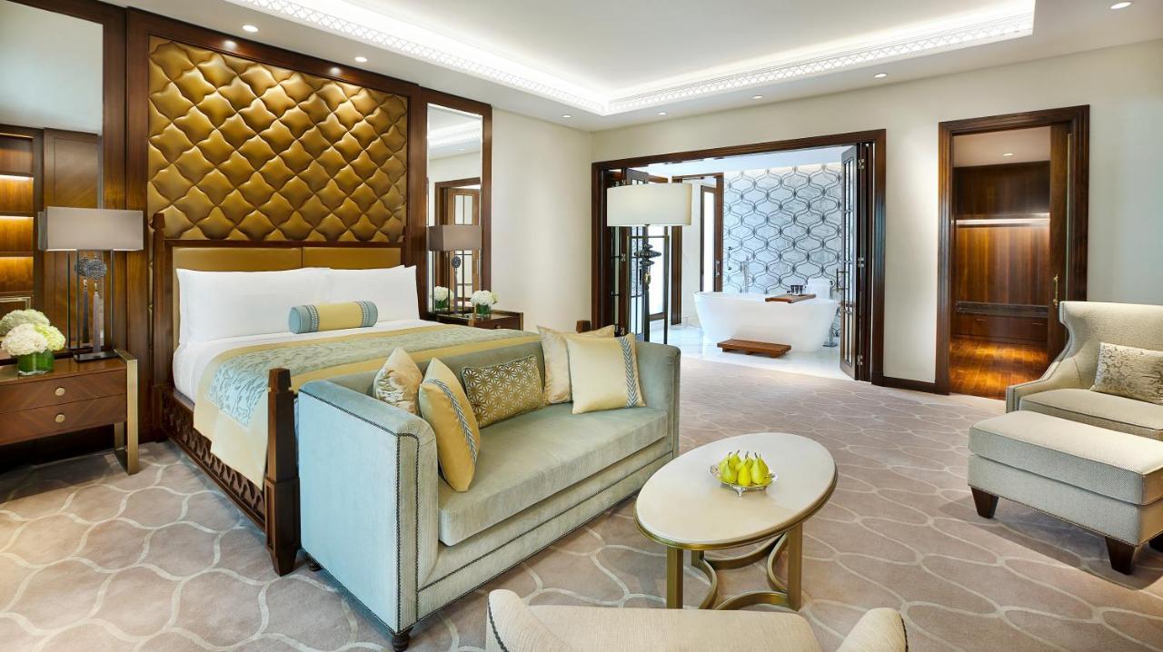 The Ritz-carlton,